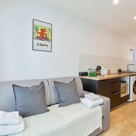 Apartment Charme Parisien 4 Personnes, 1 Chambre, 19eme *